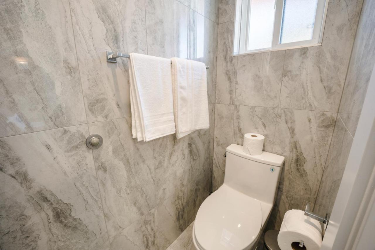 Harrison Grand Motel Harrison Hot Springs Εξωτερικό φωτογραφία