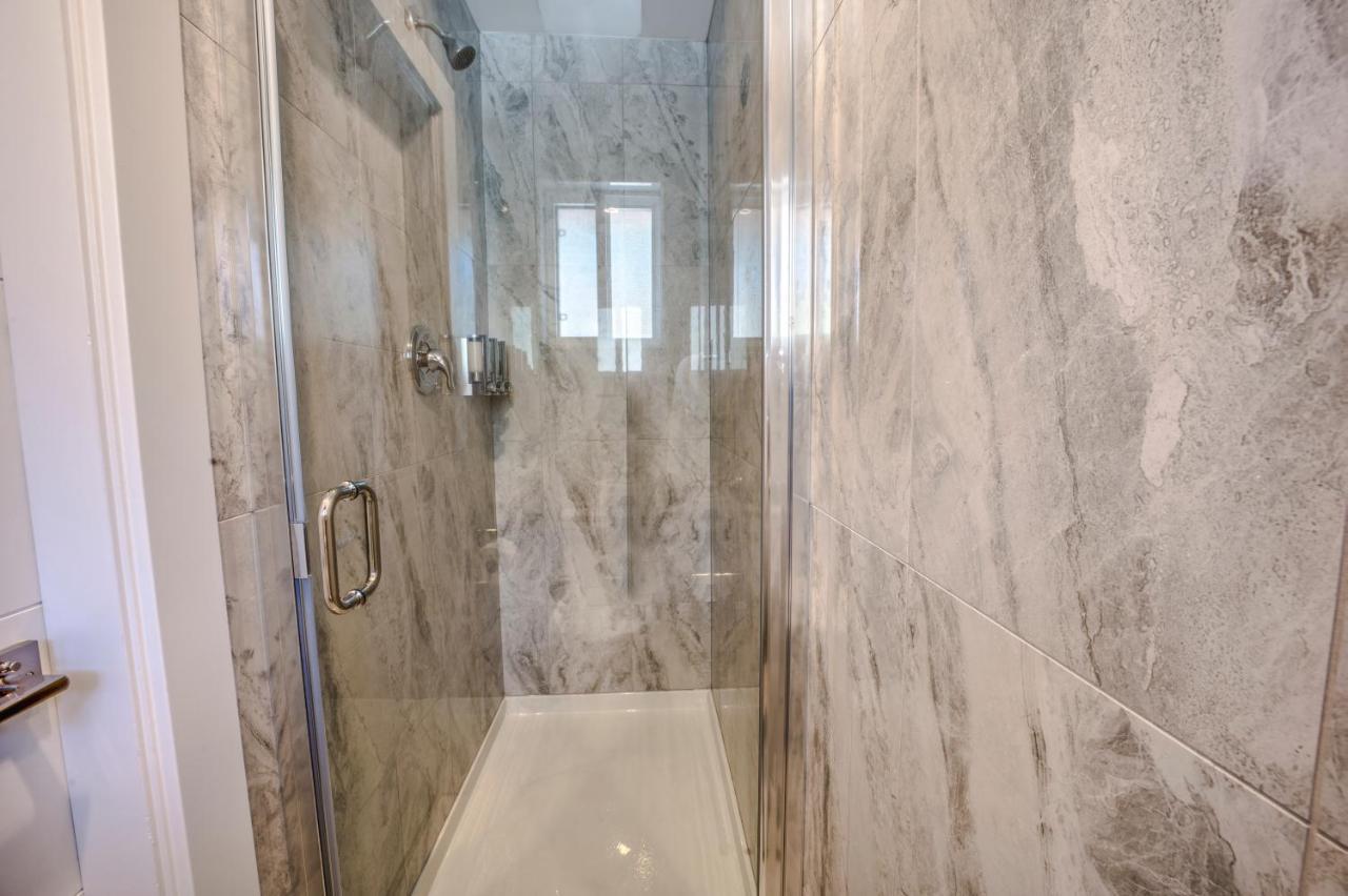 Harrison Grand Motel Harrison Hot Springs Εξωτερικό φωτογραφία