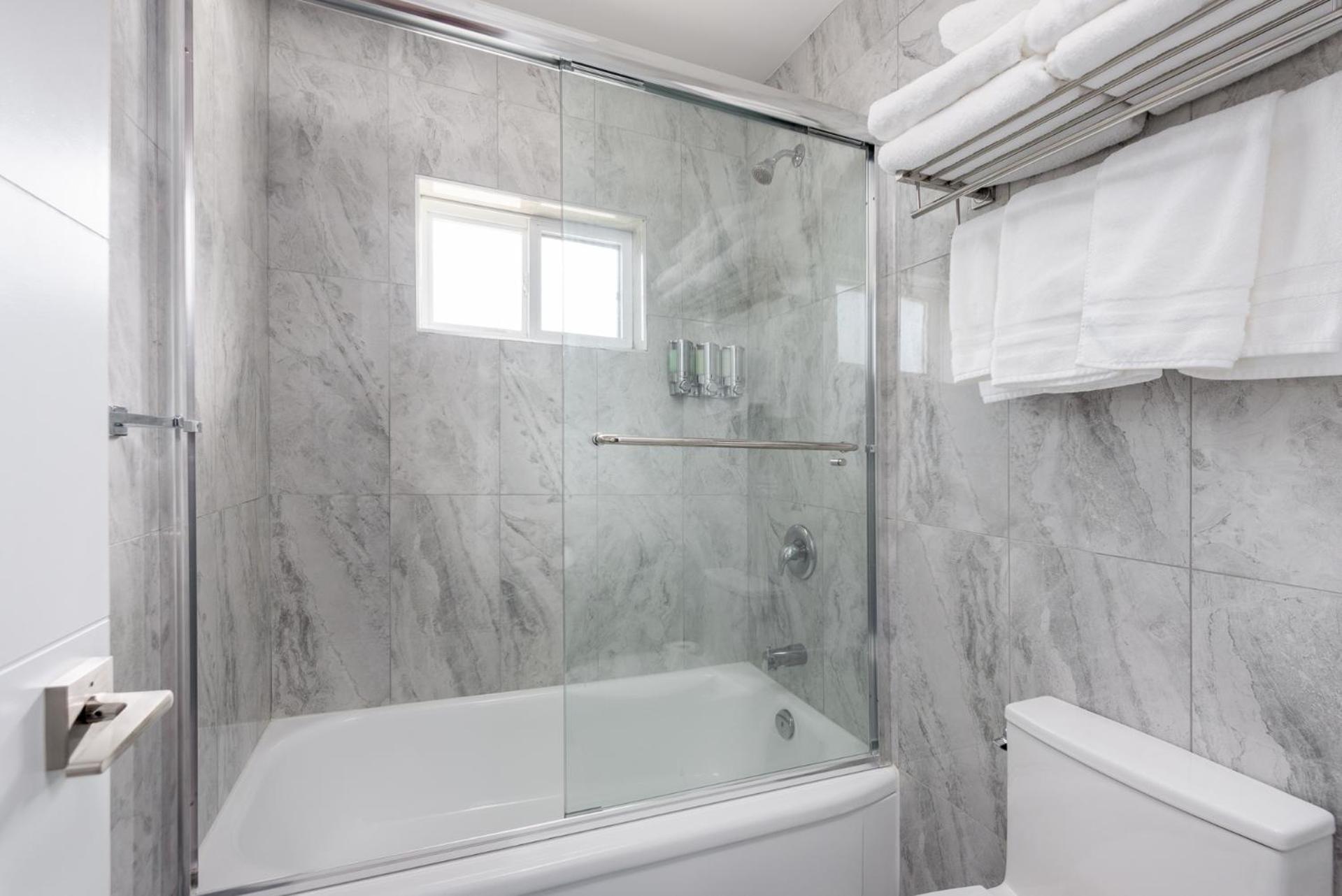 Harrison Grand Motel Harrison Hot Springs Εξωτερικό φωτογραφία